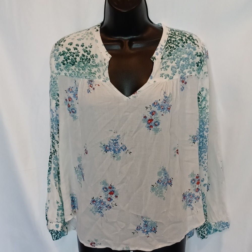 Lucky Brand White w/green & blue & red flower top / Size M
